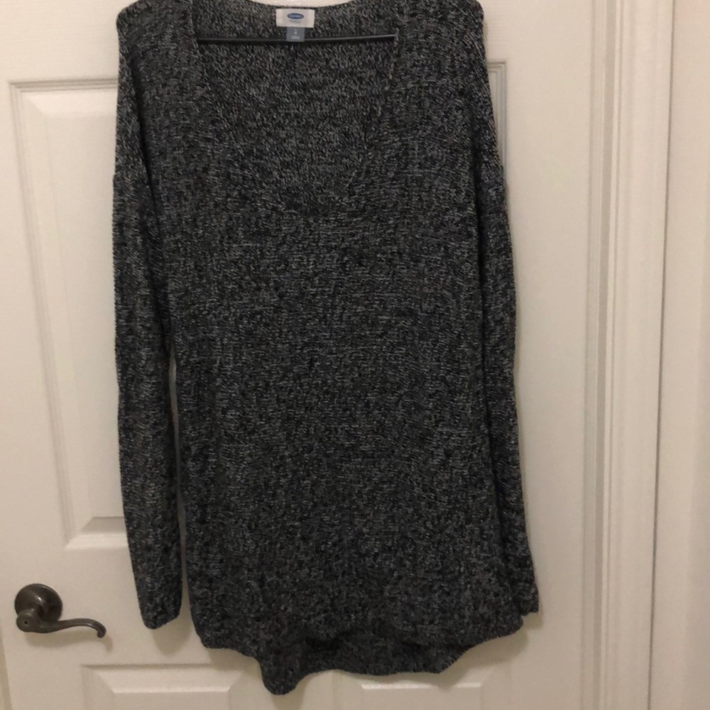 Women’s vneck sweater